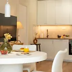 Nomadnest Apartment Split
